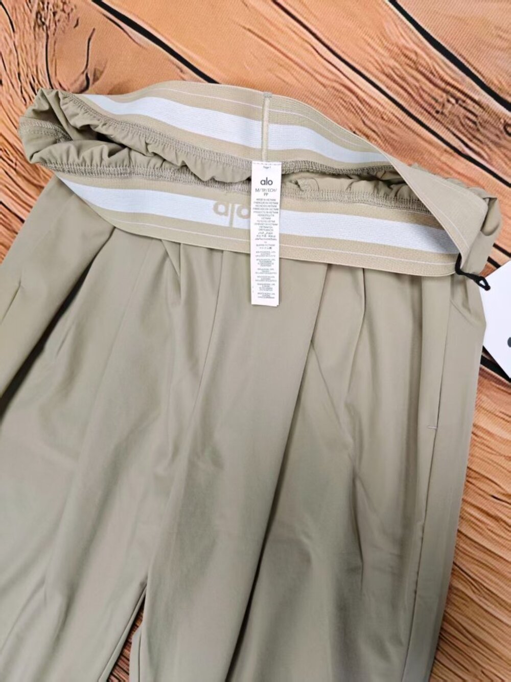 NWT ALO Yoga Suit Up Trouser Gravel Color,Regular 30"inches,Women's pants👩💖 - Picture 5 of 7